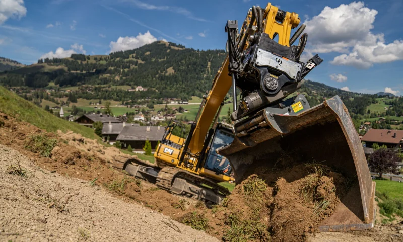 OilQuick Tiltrotatorsandwich mit Egli Profillöffel