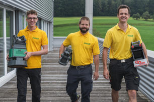 Konstrukteure EFZ in Ausbildung zusammen mit dem Ausbildner